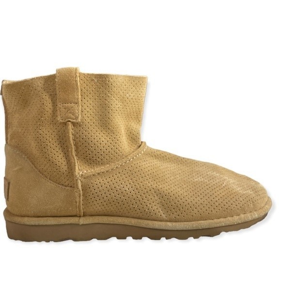 UGG Women’s Classic Unlined Mini Perf Winter Boot Color Tawny Size 9 S/N 1016852 - Picture 1 of 7